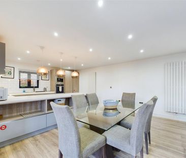 3 bedroom end of terrace house to rent - Photo 5