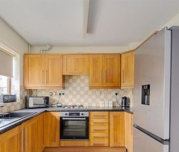 3 Bed Semi-Detached House, Gunton Avenue, CV3 - Photo 4