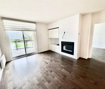 2160 Av. Terry Fox - Photo 2