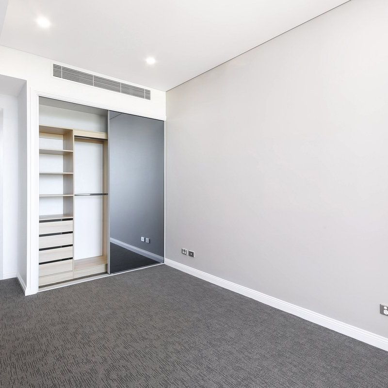 Unfurnished 3-Bed I Corner Unit I Pool & Gym - Photo 1
