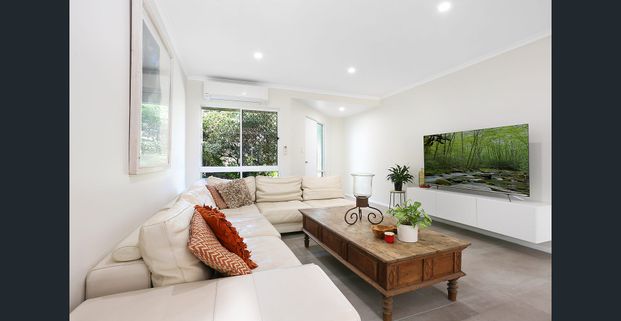 Immaculate and spacious townhouse - Photo 1