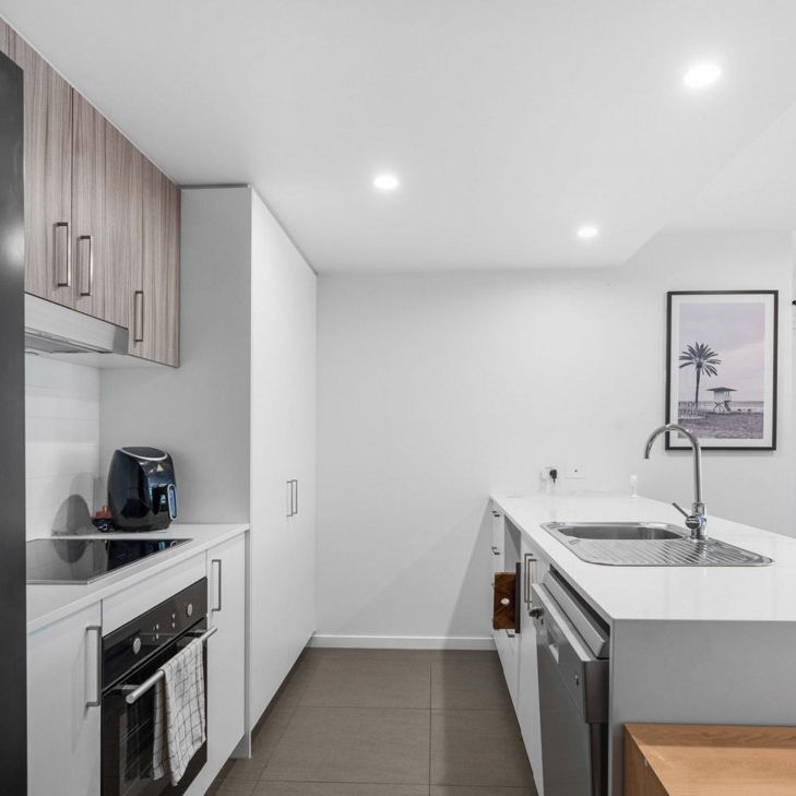 Great unit in the heart of Wynnum! *rental increase to $670 per week from the 18th January 2026 - Photo 1