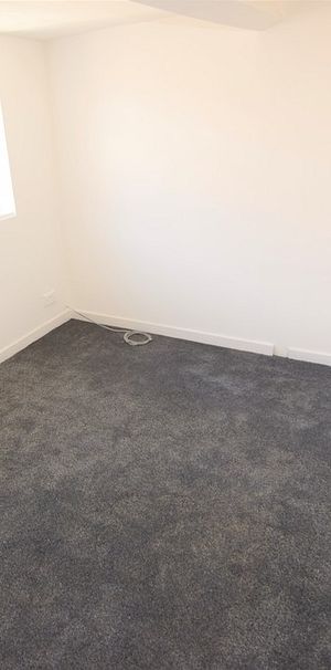 To Let 1 Bed Flat - Photo 1