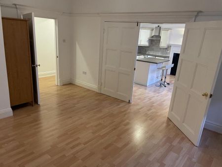2 bedroom flat to rent - Photo 2