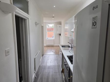 2 bedroom flat to rent - Photo 3