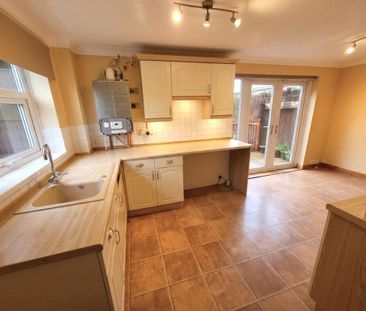 3 bedroom semi-detached house to rent - Photo 5