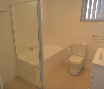 Two-Bedroom Villa in a Convenient Location - Photo 5