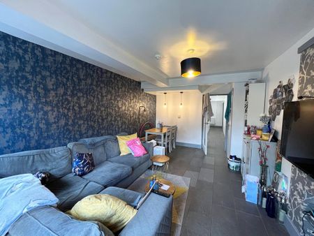 2 bedroom flat to rent - Photo 2