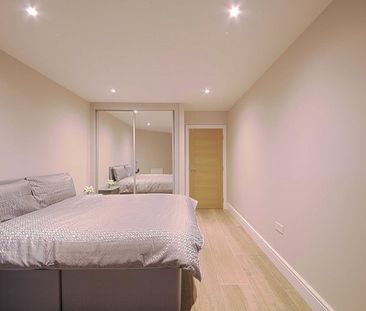 BMW House, Petersfield Avenue, Slough,SL2 - Photo 4