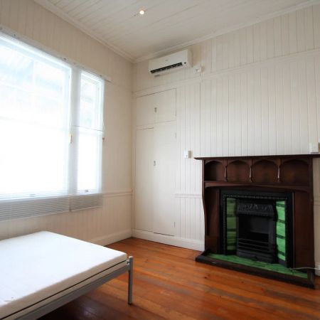 Air Con - Partly Furnished - Updated - Photo 4