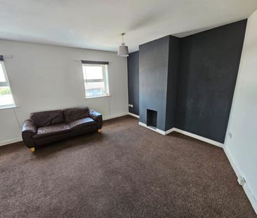 1 bed Flat - To Let - Photo 4