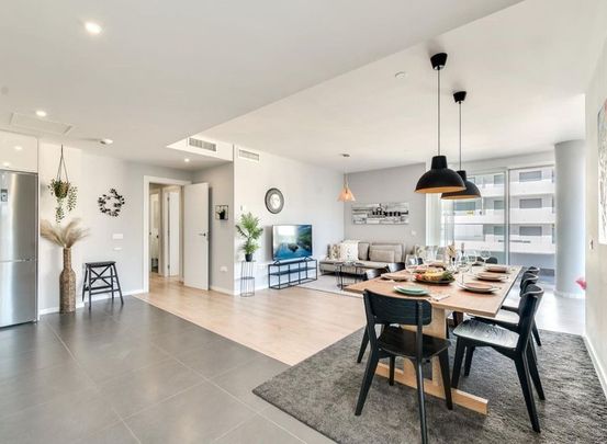 Alquiler de piso en Calle Miguel Delibes - Photo 1