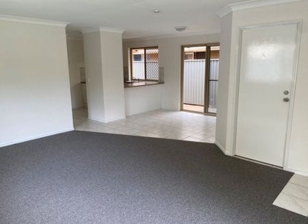 Beautiful Spacious Home in Family Friendly Location! - Photo 2