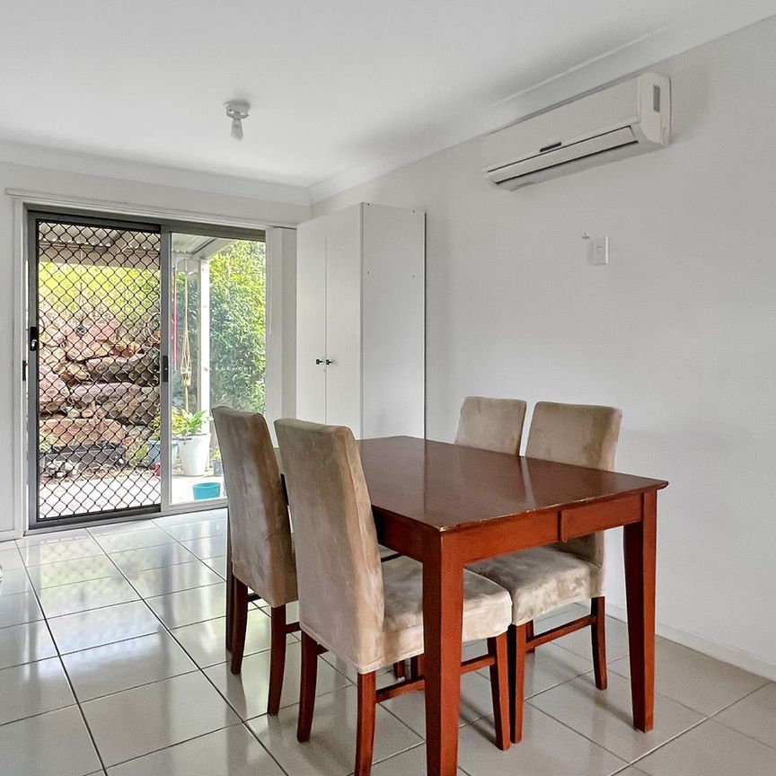 3 BEDROOMS TOWNHOUSE IN DURACK, RENT INCREASING TO $610 IN AUGUST - Photo 1