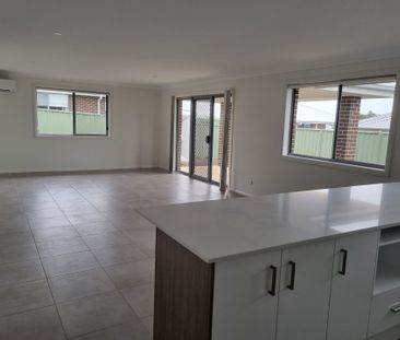 Modern Home - Photo 4
