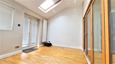 3 bedroom semi-detached house to rent - Photo 2