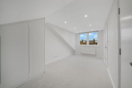 4 bedroom terraced house to rent - Photo 3