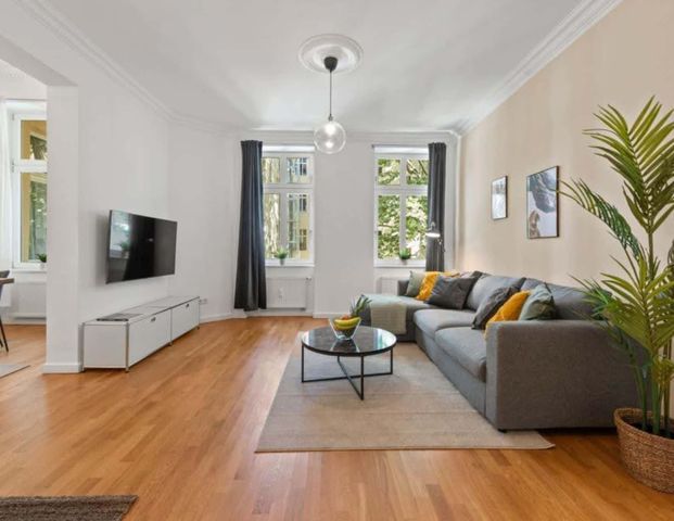 New modern apartment in the heart of Friedrichshain - Photo 1