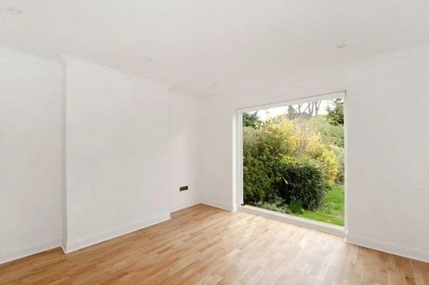 1 Bedroom Flat - Photo 1