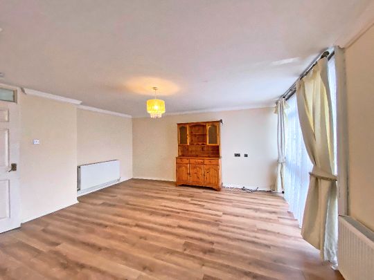 Worcester Close, Farnborough, GU14 - Photo 1