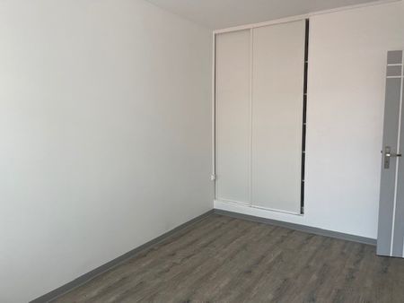 Location Appartement 4 pièces 75m² PETIT BOURG 97170 - Photo 3
