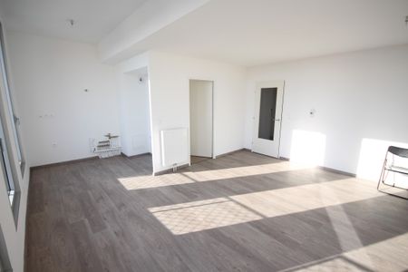 Location Appartement 4 pièces 83m² LILLE 59000 - Photo 2
