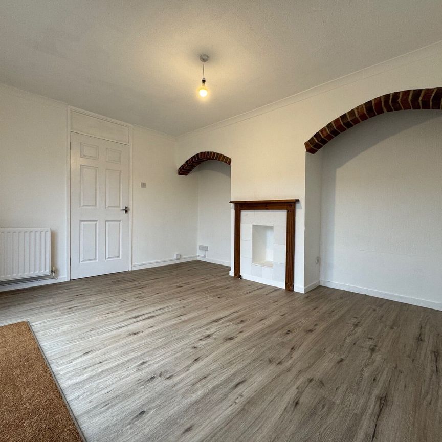 Hazelwood Avenue, Eastbourne - Photo 1