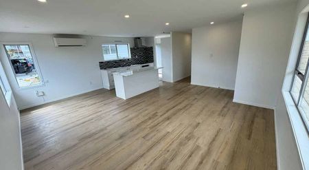 Fully renovated 4bedroom home. Move in March! - Photo 4