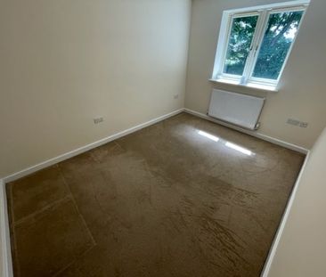 Pilot Drive, Hucknall, NOTTINGHAM - Photo 1