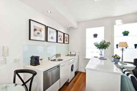 Claudine A Rare find in Richmond - Furnished - Photo 5