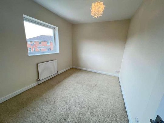 Broadwater Crescent, Welwyn Garden City, AL7 - Photo 1