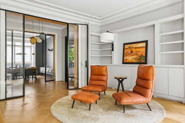 Location Appartement 8 pièces Meublé 263m² PARIS 7ème - Photo 1