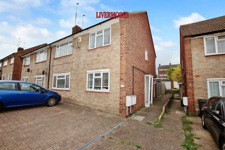 2 bedroom Maisonette to let - Photo 5