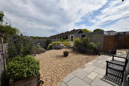 4 bedroom bungalow to rent - Photo 2