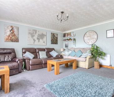 4 bed end of terrace house to rent in Conifer Close, Ormesby, TS7 - Photo 2