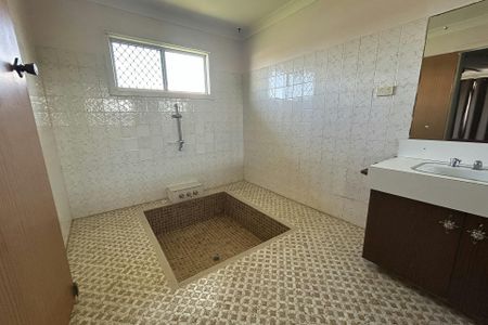 MODERN FAMILY HOME WITH SPACIOUS OUTDOOR LIVING - Photo 5