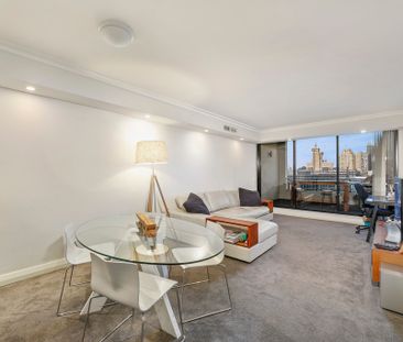 Spacious East Facing Executive Apartment - Photo 2