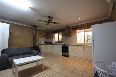 6-bedroom shared house / townhouse, Clairville Road - Photo 5