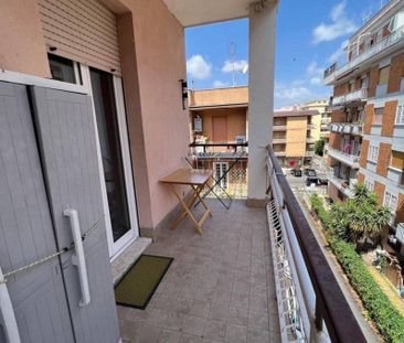 Ciampino grazioso trilocale arredato con balcone - Photo 6
