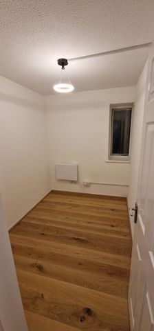 3 bedroom flat to rent - Photo 4