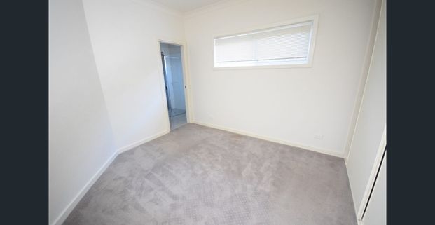 Modern 3 Bedroom Courtyard Home - Photo 1