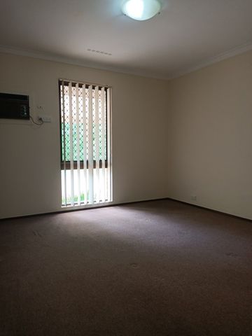 ROSSMOYNE HIGH SCHOOL ZONE! - Photo 4