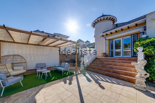 Alquiler de chalet adosado en Calle Columbretes - Photo 1