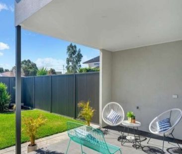 Stunning Modern Home in Dover Gardens - Photo 4