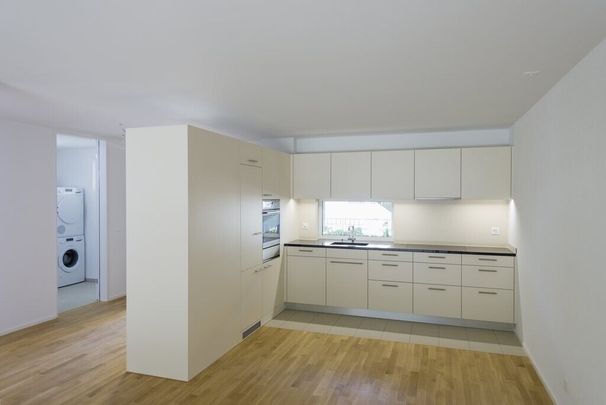 Opening a 2.5-room apartment in Boll - Photo 1