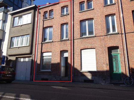 Gezellige en ruime rijwoning met 3 slaapkamers op toplocatie! - Photo 4