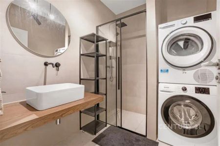 Stylový byt 2+kk na Praze 1. Cihlový dům. Dubové parkety, vysoké stropy, designová koupelna. - Photo 2