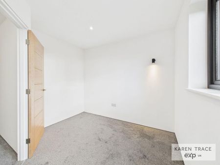 4 bedroom detached house to rent - Photo 4