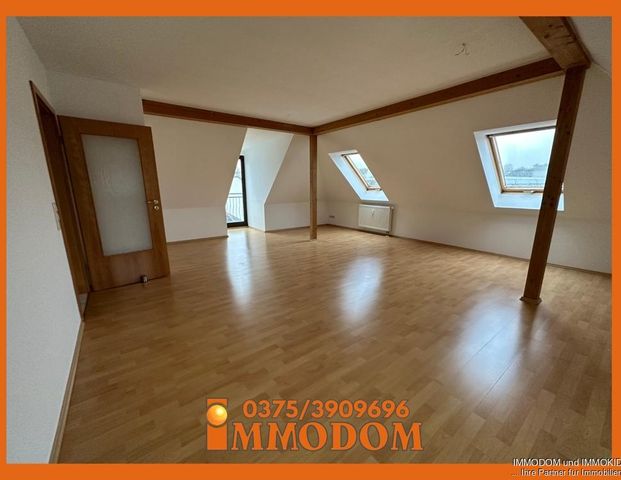 3-Zimmer-Dachgeschoss-Wohnung mit großem BALKON und Holzbalkendecke zu vermieten! - Foto 1