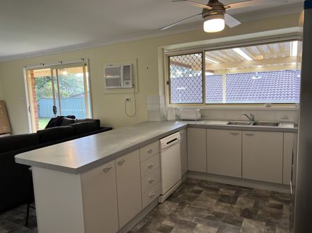 Rooms / 18 Faulkner Crescent, North Lambton NSW 2299 - Photo 4